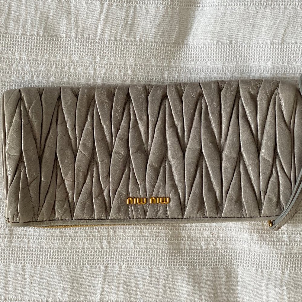 MIU MIU Grey MATELASSE LEATHER CLUTCH BAG